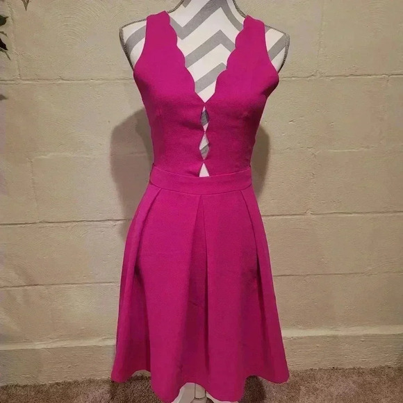 Adeyln Rae Serena Fit and Flare Scallop Dress Fuchsia Size XS EUC. - Picture 1 of 13